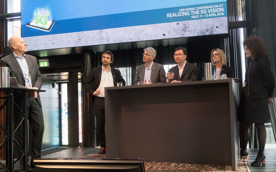5G under debatt hos Telenor onsdag 11. april. Fra venstre: Konsernsjef Sigve Brekke; professor Mischa Dohler; teknisk direktør Erik Ekudden i Ericsson; direktør for 5G i Huawei, Yang Chaobin; professor Ingrid Schjølberg ved NTNU og teknisk direktør i Telenor-gruppen, Ruza Sabanovic.