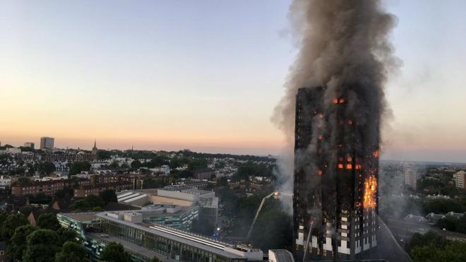 Grenfell-skandalen: Storbritannia forbyr flere brennbare materialer i høyblokker