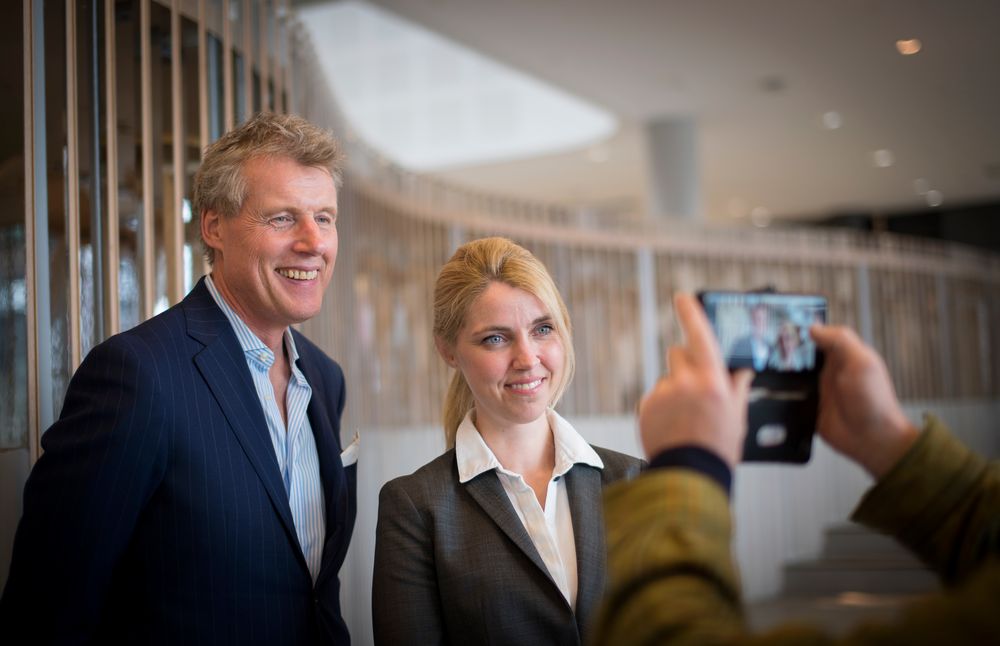 Konsernsjef Dag Sørsdahl i Aller Media med sjefredaktør og adm. dir Alexandra Beverfjord i Dagbladet.