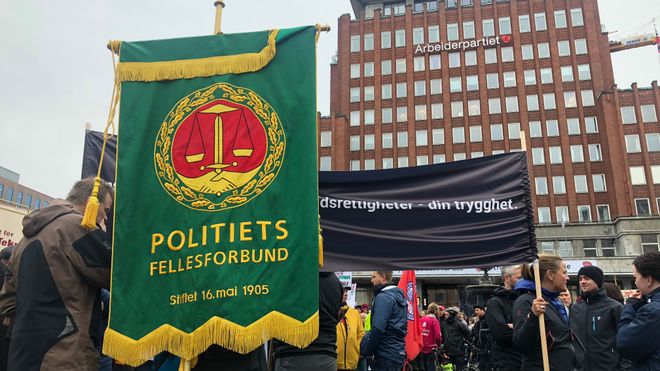 Dette bildet er historisk. Her er Politiets Fellesforbund i 1. mai-tog