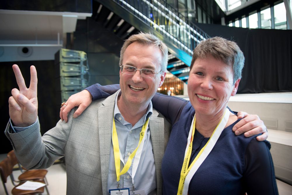 Administrerende direktør Per Brikt Olsen og nestleder Berit Nyman i Fagpressen reagerte med full jubel etter at kulturministeren kom med momsnyheter under Nordiske mediedager i 2018. Først nå er ordningen blitt en realitet.