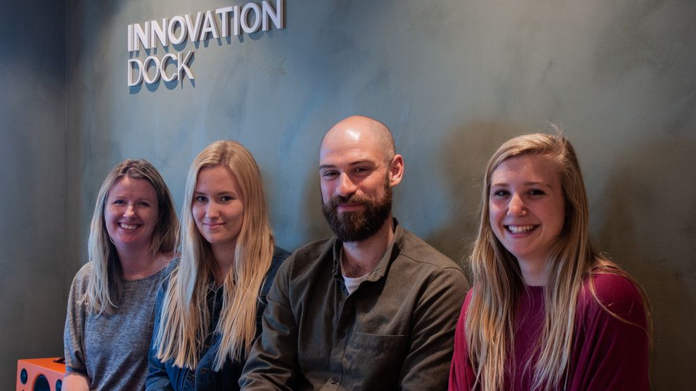 Studioleder Ingjerd Straand(t.v.) sammen med praktikant Vanessa Brokstad, seniordesigner Mats Hage Eikemo og designer Christine Everdell.