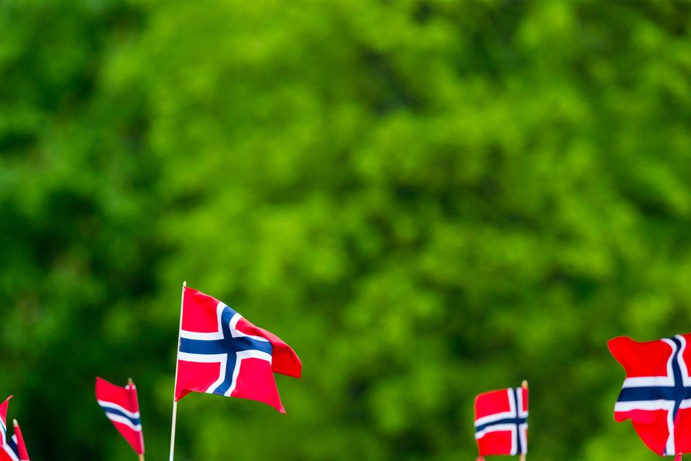 Medier24 ønsker våre lesere en god 17. mai! Vi har skrudd ned tempoet noen hakk i dag, og det håper vi du også gjør