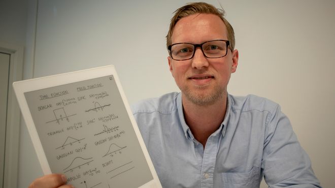 De har klart å bygge en teknologi som gjør det mulig å skrive på elektronisk papir