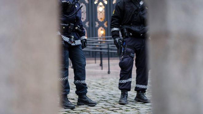 Ni måneder med punktbevæpning: - Ikke fått noen reaksjoner på at vi går bevæpnet
