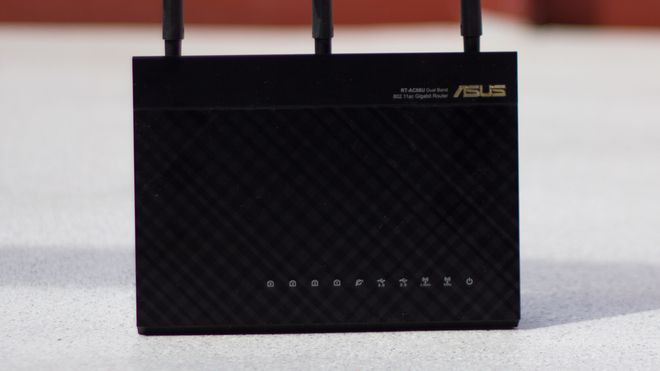 Asus RT-AC66U ruter.