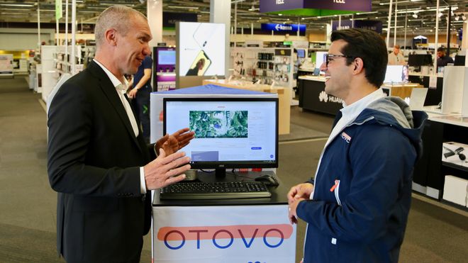Solcellepanel er i ferd med å bli hyllevare - nå får norske Otovo selge paneler over disk i Sverige