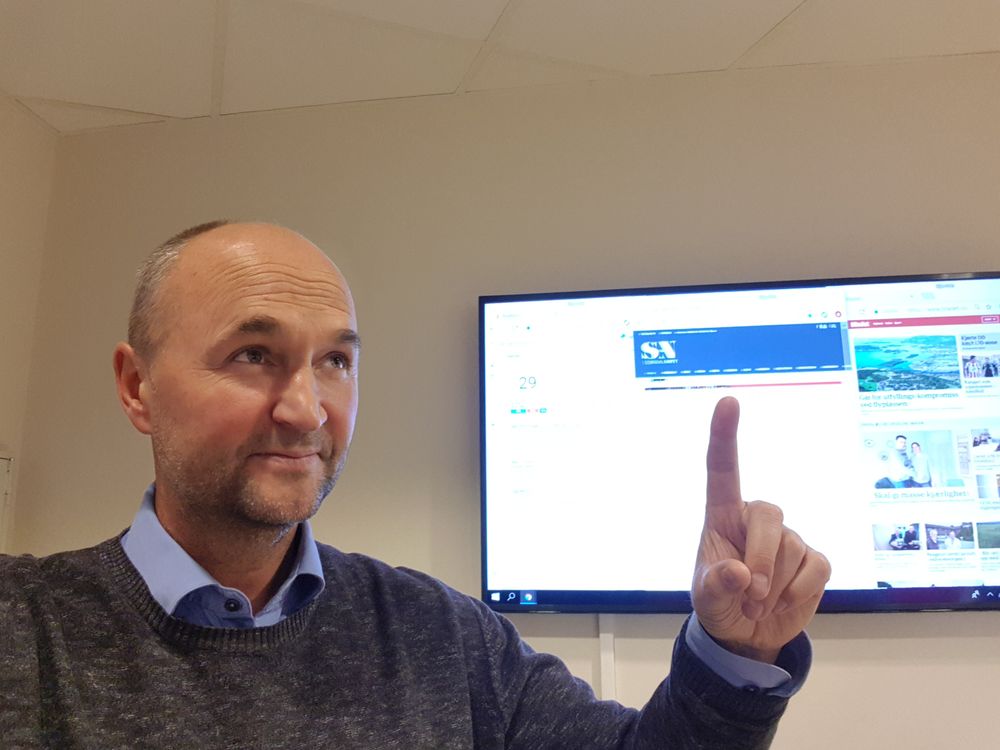 Dagelig leder i Stjørdals-nytt, Paal Tore Larsen feirer at de pilene peker oppover - særlig digitalt.