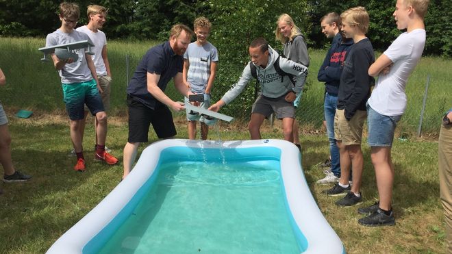 Elever i niendeklasse designet og 3D-printet flyvende fritidsbåt