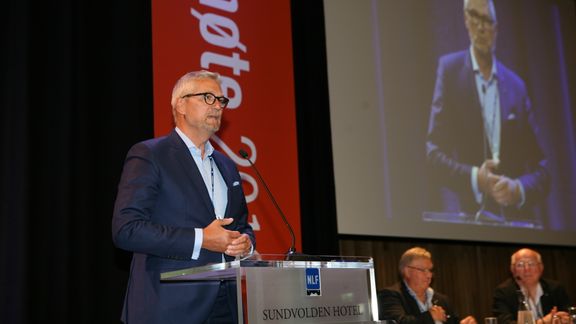 Solvik-Olsen med NLF-kniven på strupen