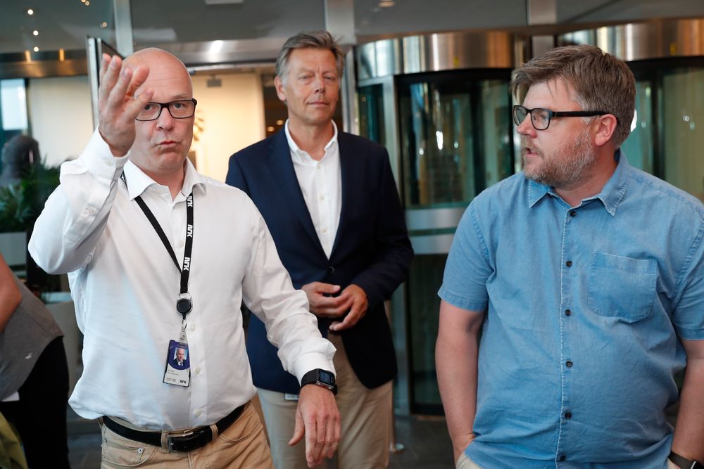 BEKLAGET: Juridisk direktør Olav Nyhus (i midten) beklager unyanserte innsyn. Til høyre NRKJ-leder Richard Aune, til venstre kringkastingssjef Thor Gjermund Eriksen.