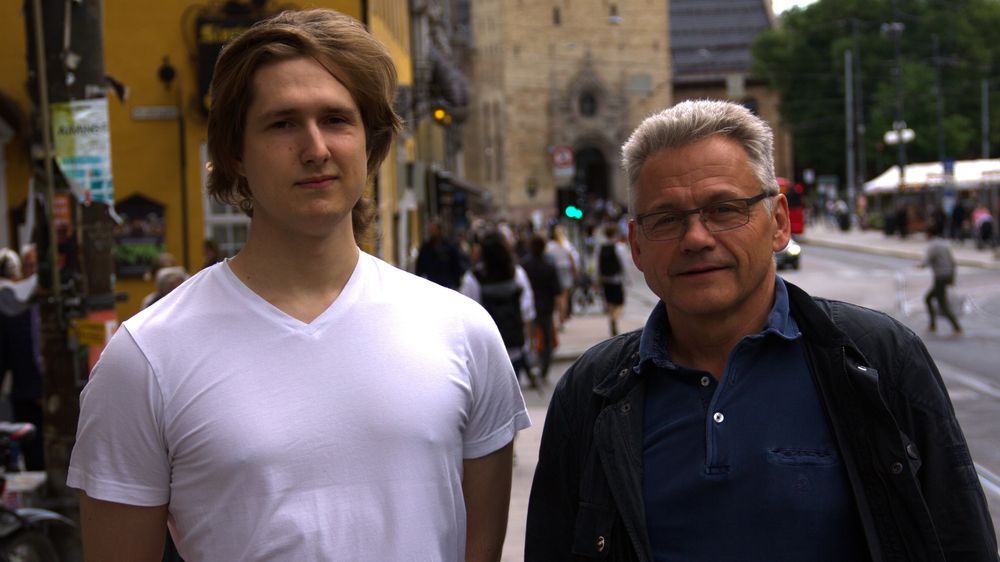 NTNU-student Eivind Storsveen Berg (t.v.) og fagansvarlig for sikkerhetssertifikater hos Buypass, Mads Henriksveen.