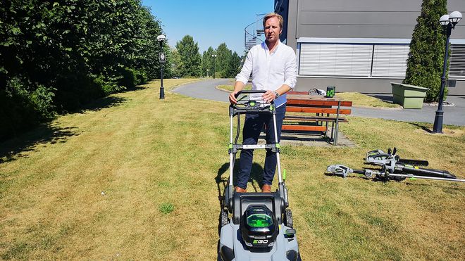 KJØRER HAGEREDSKAPENE PÅ BATTERI