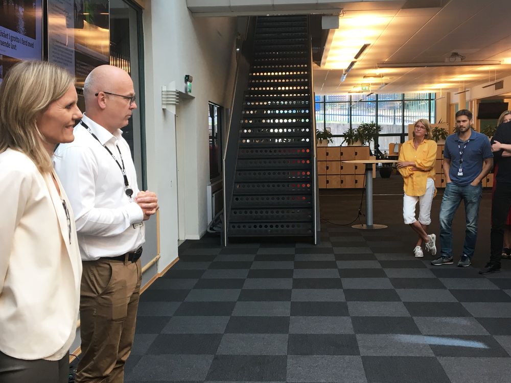 Påtroppende nyhetsdirektør Helje Solberg og kringkastingssjef Thor Gjermund Eriksen i NRK.
