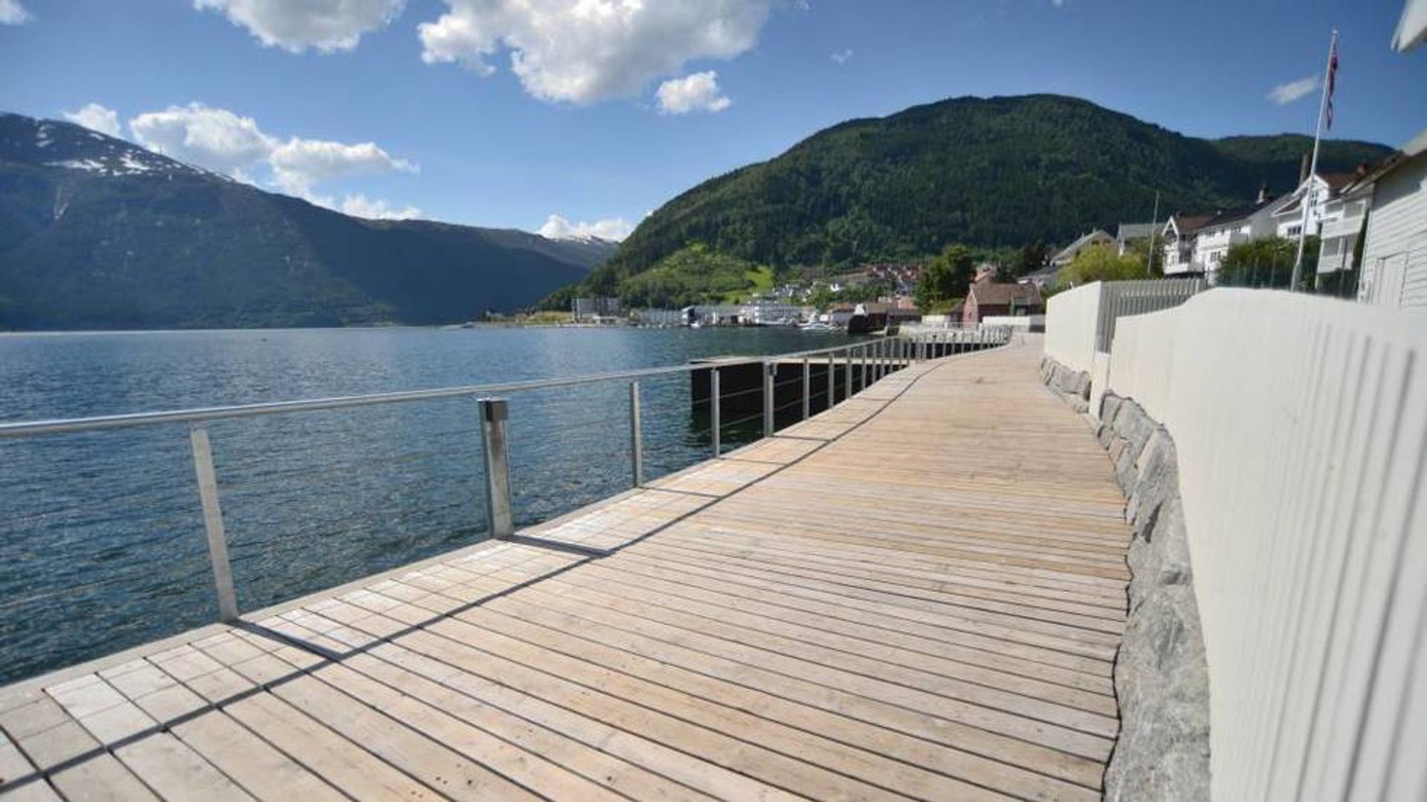 NYTT SELSKAP: I Sogndal kjem det ny psykolog, og ein ny butikk som skal selje deg utstyr til bilen din.