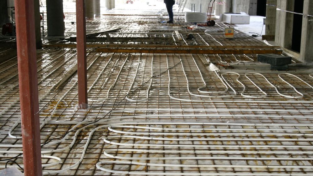 Ifølge forslaget til ny byggeforskrift skal «energifleksible varmesystemer» dekke minimum 80 prosent av varmebehovet i et boligbygg. Formålet er å redusere uttaket fra strømnettet.