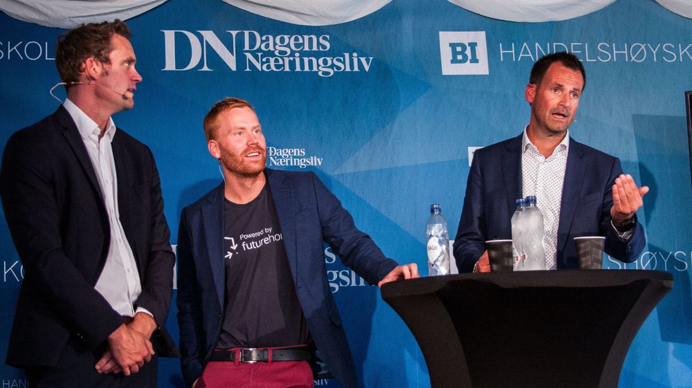 Christian Svane Mellbye har utført analysen av hva kommunene kan spare på smartteknologi. Her sammen med Futurehome-leder Erik Stokkeland og salgsdirektør Tom Meier i Get TDC under en presentasjon i Arendal onsdag.