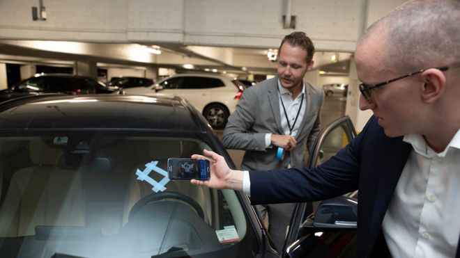 «Tellef» avdekker juks og slurv med knust bilglass. Blir trent opp med et råskinn av en spill-PC