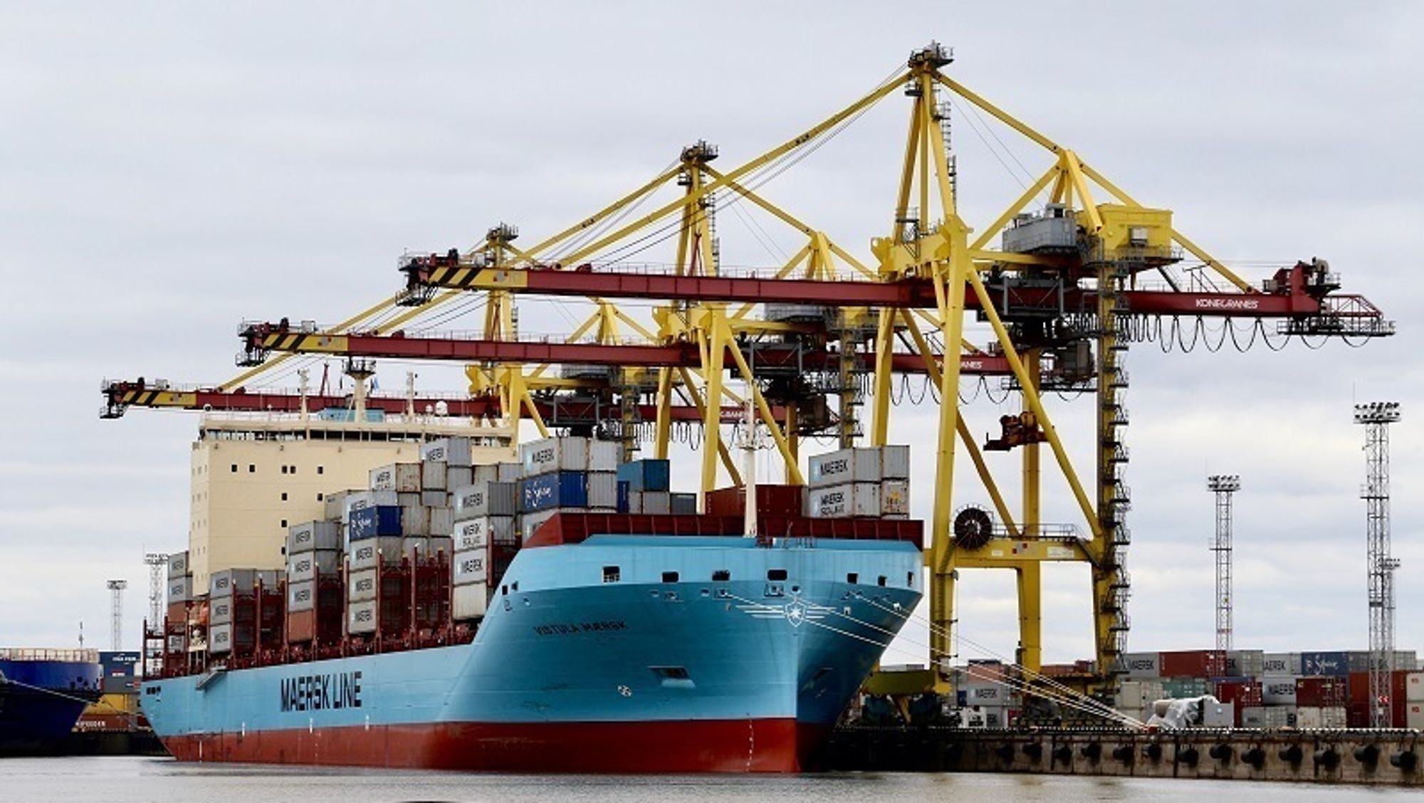 Vistula Maersk til kai. Dette er et av seks søsterskip til Venta Maersk som nå skal seile gjennom Nordøstpassasjen.