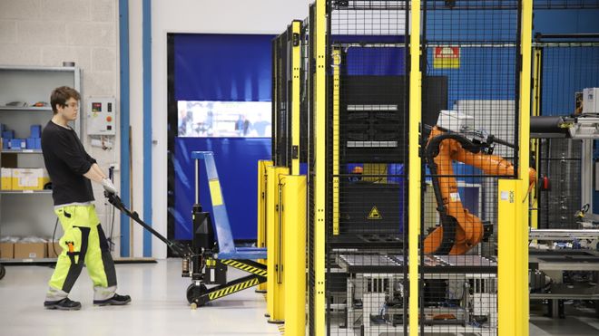 Siemens i Trondheim har levert sine første maritime batterier. Roboter gjør produksjonen effektiv
