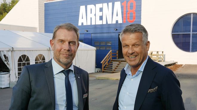 STÅR STERKT SAMMEN FOR BILDET