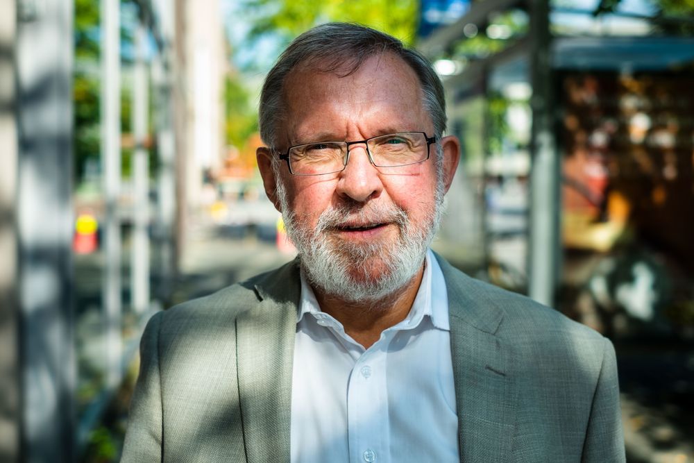 Harald Stanghelle fotografert utenfor Akersgata 55.