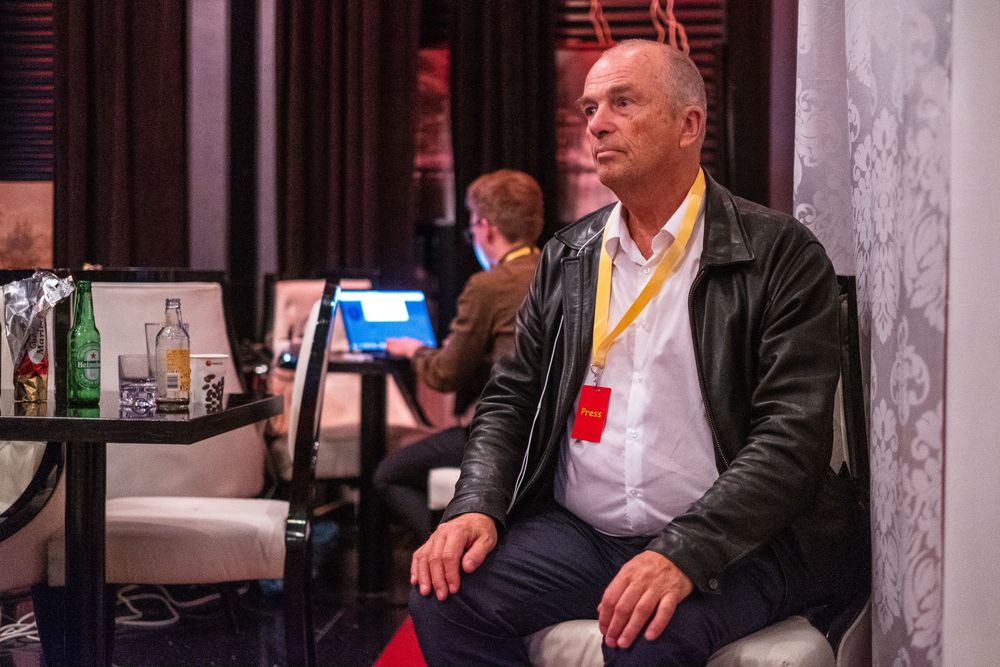 Hans Rustad, redaktør i Document.no på Sverigedemokraternas valgvake søndag kveld.
