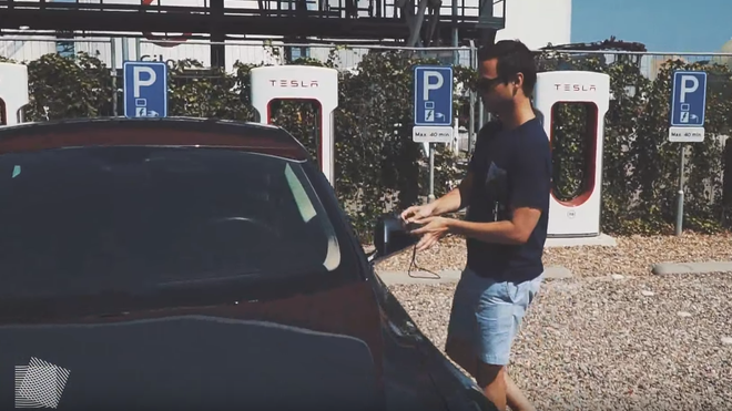 Se video: Slik kan hackere stjele en Tesla på bare sekunder
