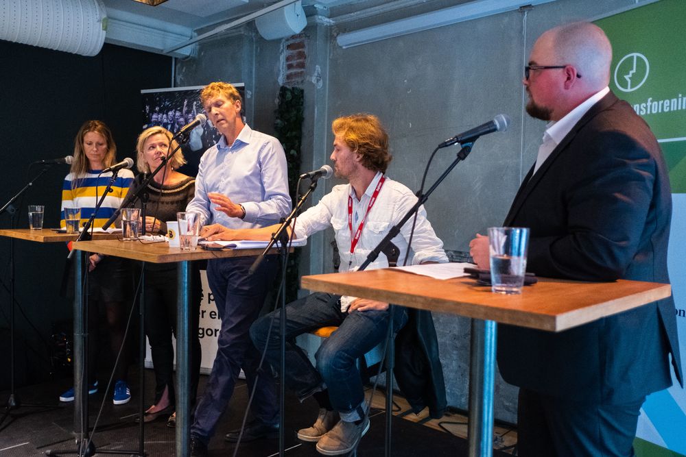 Debatt på brygg