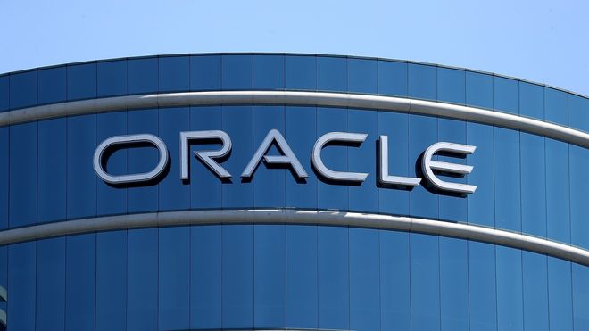 Oracle-logo på Oracles hovedkvarter i Redwood Shores, California. Fotografert 22. juni 2017.