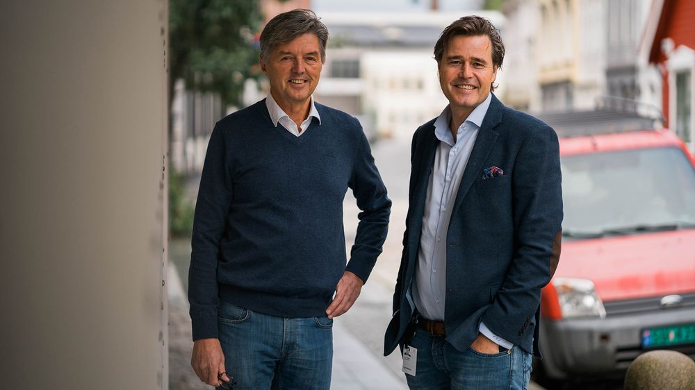 Alle ansatte blir med videre, forteller (fra v.) daglig leder Erik Gams Steine i Dataoppdrag, her avbildet med norgessjef Lars Solbakken i Candidator.
