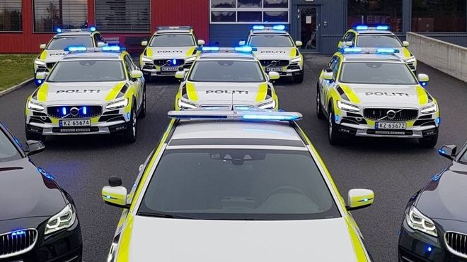 Her står ti splitter nye biler, spesialbestilt til Nato-øvelsen
