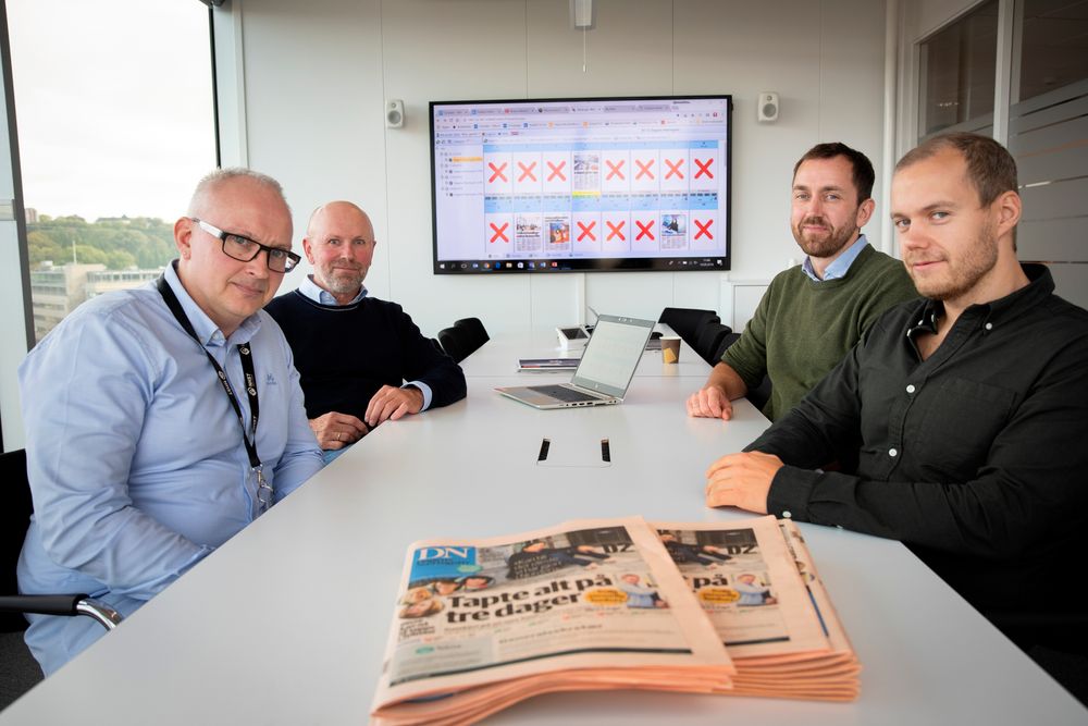 Dagens Næringsliv endrer totalt måten de brekker avis på - med ny teknologi fra Aptoma. Fra venstre: Hovedredigerer Espen Moe i DN, produksjonsredaktør Bjarne D. Erichsen i DN, Geir Berset i Aptoma og Peter Rudolfsen i Aptoma.
