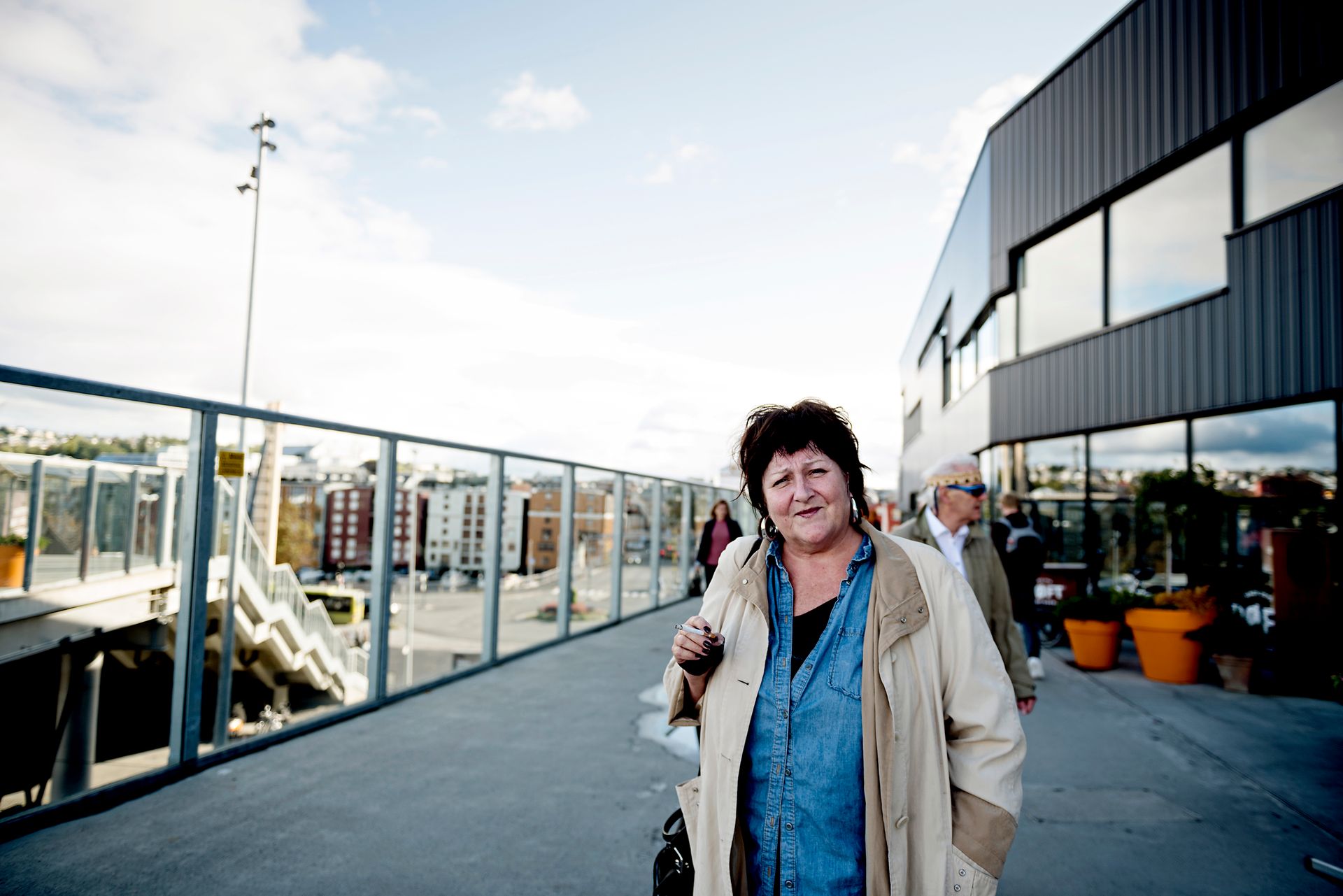 Forfatter Anne B. Ragde irriterer seg ofte over kveldstelefoner fra norske redaksjoner: – De utgir seg for å være enqueter. Og så, hvis jeg er litt skarp i kanten, så blir det plutselig jeg som har tatt kontakt med dem, og så står det «Ragde raser».