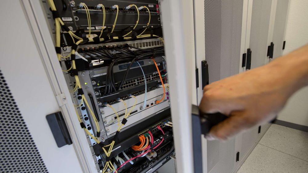 UMULIG Å GARANTERE: «Enhver påstand om at vi kan kontrollere om innkjøpt elektronisk utstyr inneholder uønsket funksjonalitet er feilaktig» skrev Olav Lysne i et leserinnlegg i DN nylig.