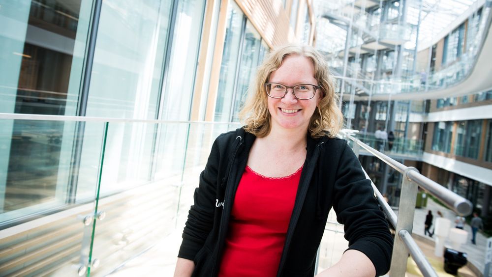 Siv Hollup er både utvikler hos Bouvet og foreleser ved Universitetet i Bergen.