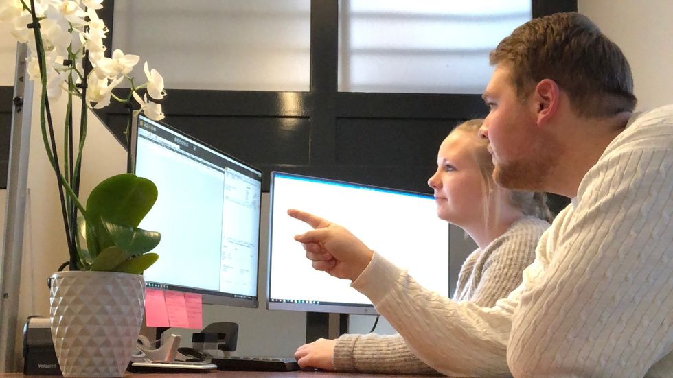 NYTILSETTE: Camilla Haug Huun og Andreas Sviggum skaut gullfuglen og starta i draumejobben i heimbygda Årdal, rett frå skulebenken.