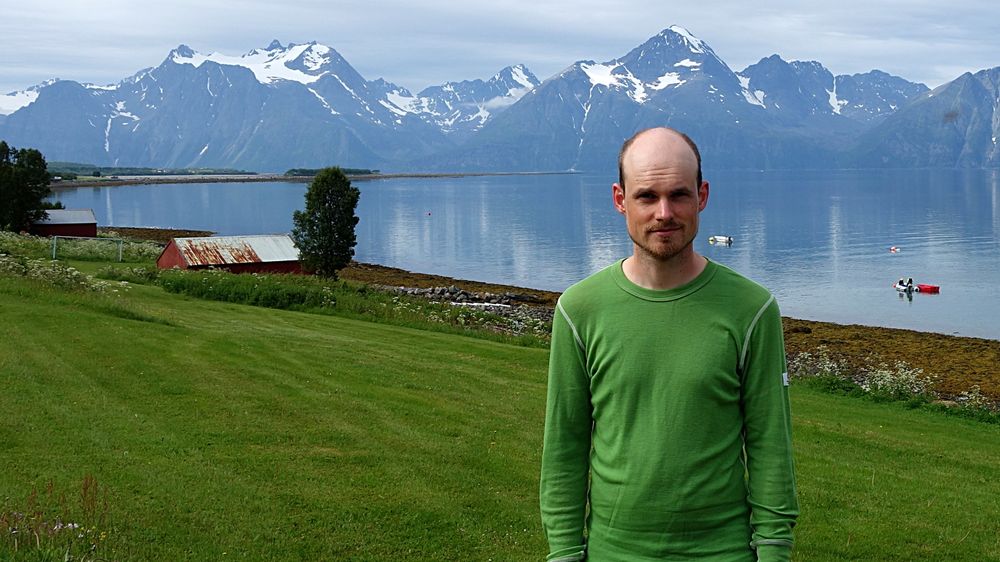 Som utvikler blir det mye innendørs stillesitting foran en skjerm. Tore Havsø Sæstad kompensere for dette ved å være aktiv på fritiden, slik som ved å sykle Norge på langs.