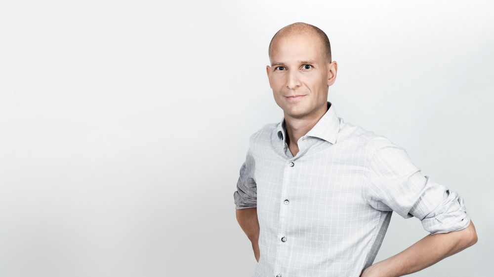 Edgeir Vårdal Aksnes, gründer og direktør i strømselskapet Tibber, mener nettselskapene somler med å gi folk tilgang til data fra de nye strømmålerne sine. - Kryptering er ikke nødvendig, mener Aksnes.
