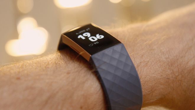 Ett av de mest populære aktivitetsarmbåndene har blitt bedre. Vi har testet Fitbit Charge 3