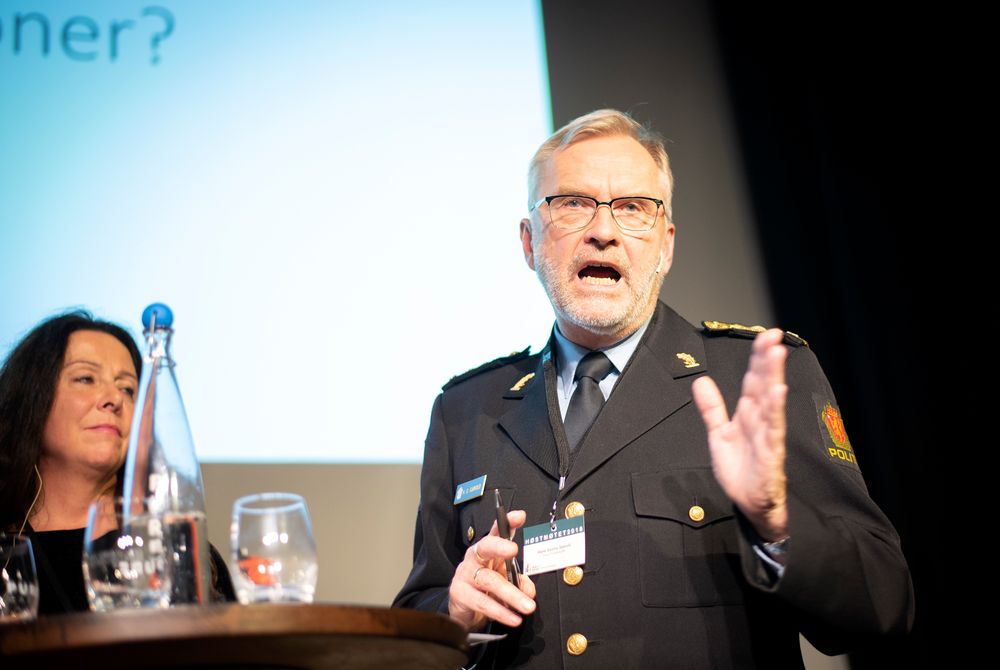 Seksjonsleder Anne Margrete Alværn i Politidirektoratet og Hans Sverre Sjøvold, politimester i Oslo.