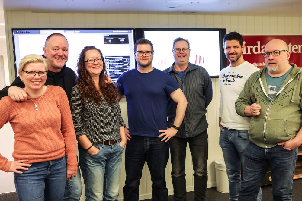 Redaksjonen i Firdaposten startar opp med tidlegvakt. Frå venstre: Linda Regina Bruvik, Svend Arne Vee, Liv Standal, David Antonsen, Arve Solbakken, Dag Nesbø Frøyen og Arne Hjorth Johansen