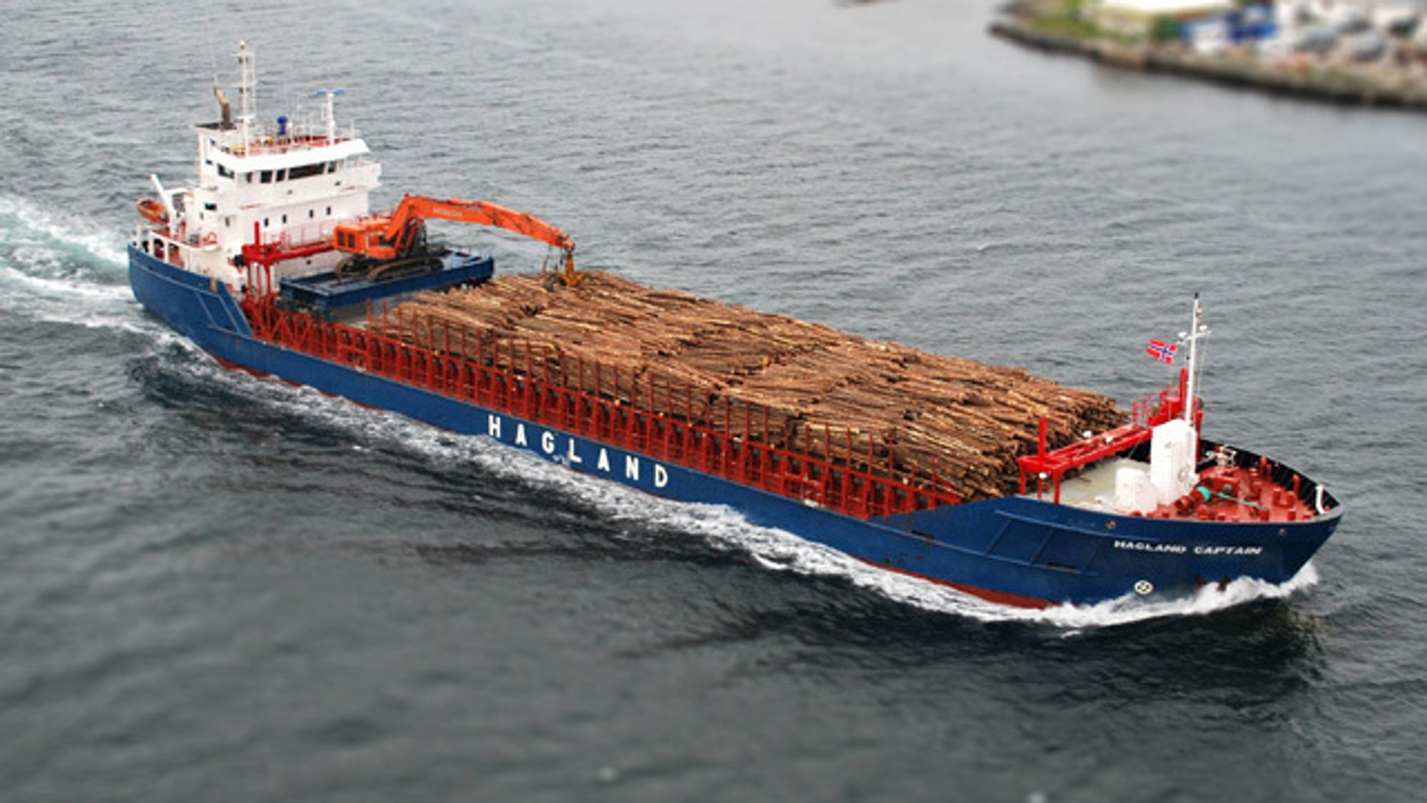 Bulkskipet Hagland Captain bygges om, får store batteripakker og forbereder motorene for biodiesel.