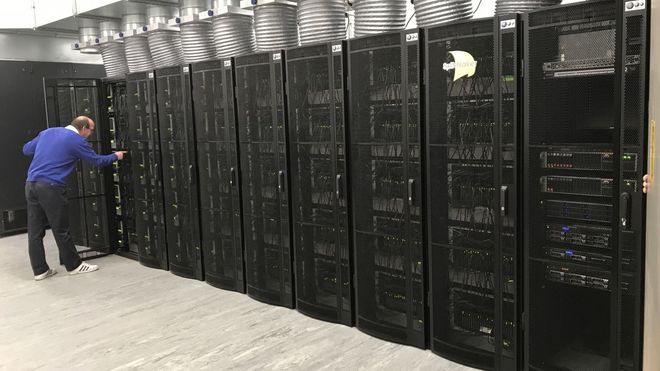 Tok 10 år å bygge: Forskere har skrudd på verdens kraftigste superdatamaskin som fungerer som en menneskehjerne