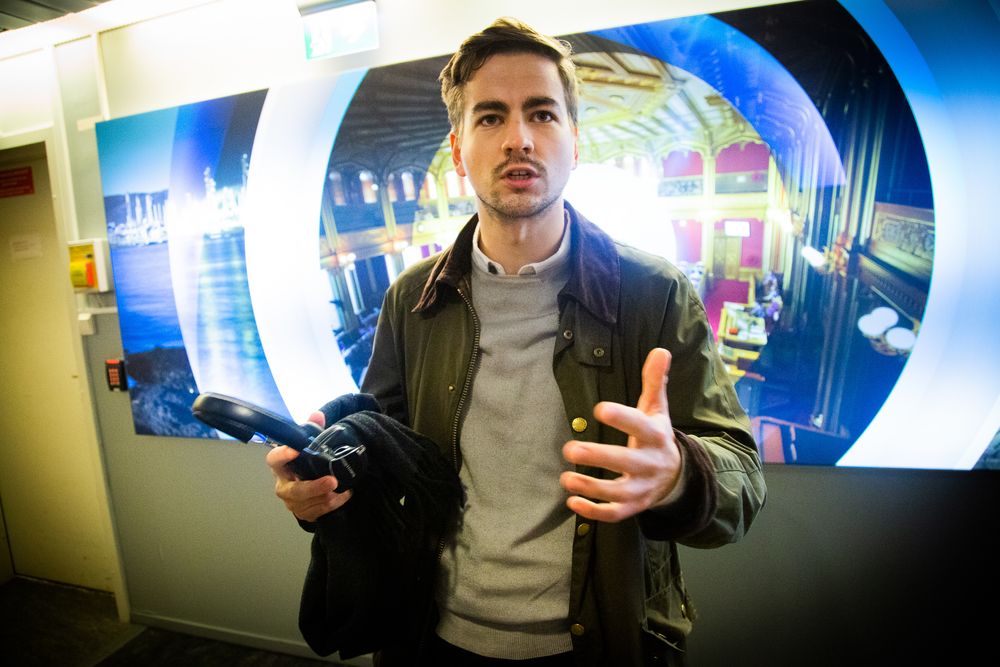 Jaran Ree Michelsen har erfaring fra flere nyhetsredaksjoner i NRK. Her avbildet da han var vaktsjef i Dagsnytt 18 .