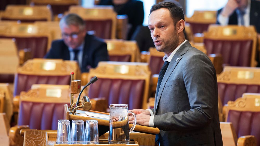 Torgeir Knag Fylkesnes (Sv) i stortingets spørretime i fjor høst. Nå sender han skriftlig spørsmål til kulturministeren.