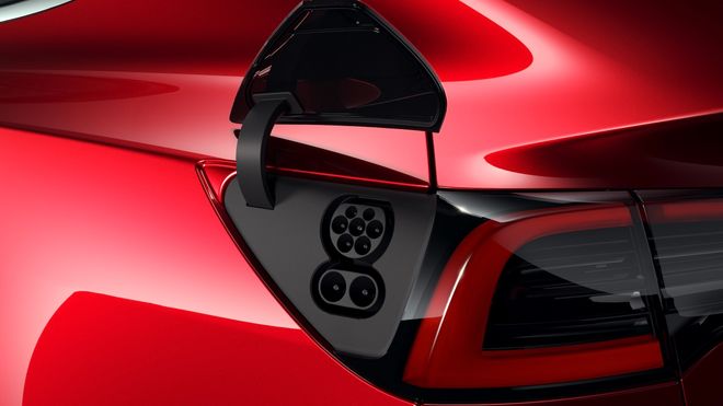 TEsla Model 3 får CCS-kontakt.