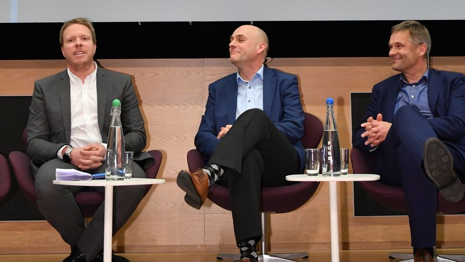 Lederne for de tre mobilnett-eierne i Norge møttes på scenen under Inside Telecom-konferansen 21. november i DNBs lokaler i Oslo sentrum. Fra venstre: Ice-sjef Eivind Helgaker, Konstituert Telenor Norge-sjef Bjørn Ivar Moen og Telia-sjef Abraham Foss.