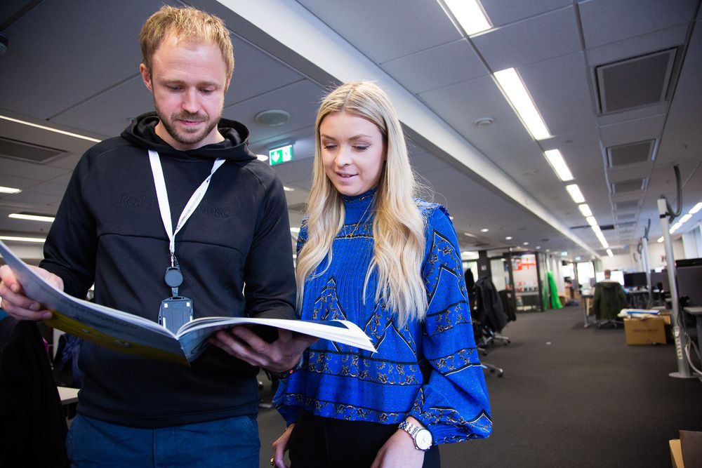 Fotograf Jørgen Braastad og journalist Camilla Fredstad Huuse i VG har sidan 2016 jobba med den 100-siders reportasjen om Tanja Arntsen (46), som fortel si overgrepshistorie.