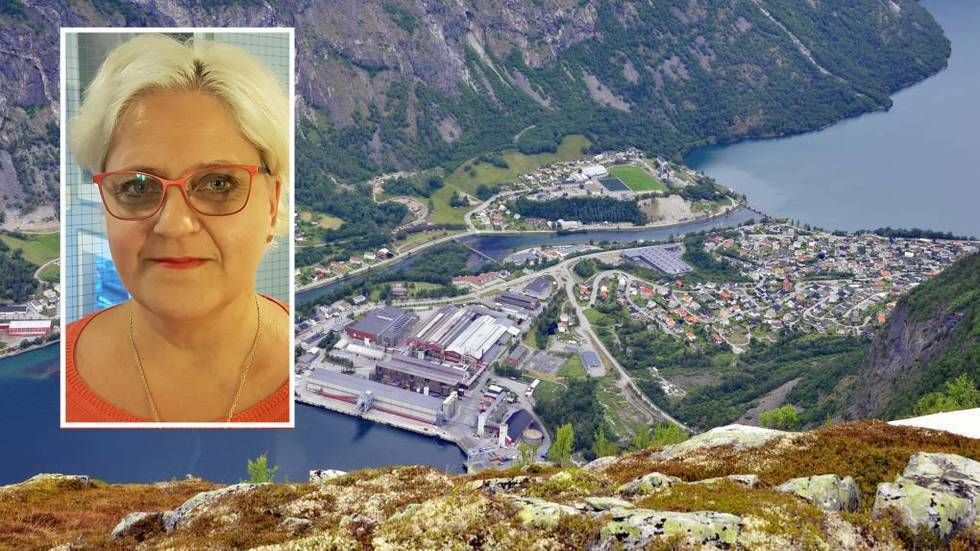 NY STILLING: Mona Fykse jobbar til dagleg som arkivleiar i Årdal kommune. Frå 1.januar startar ho i stillinga som personvernombod for Årdal, Lærdal og Aurland kommune.
